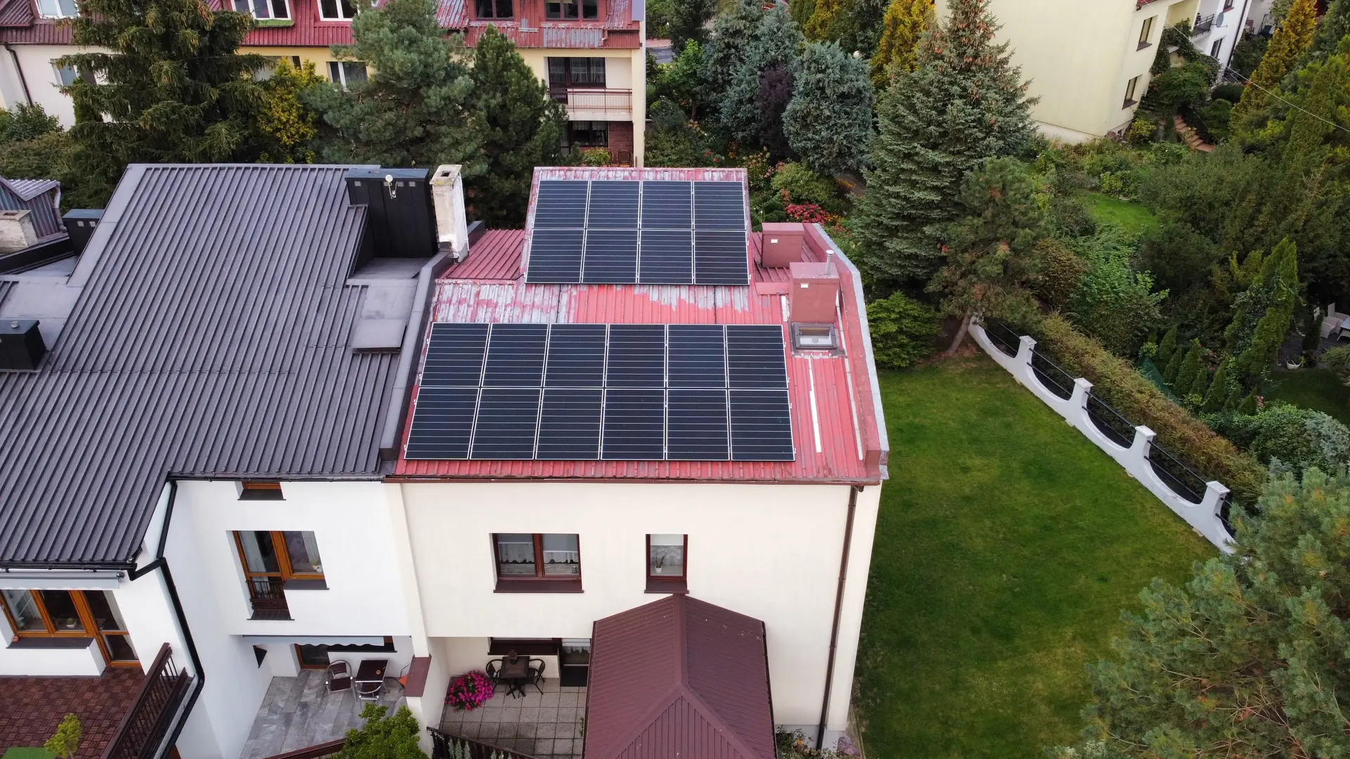 Wykonana instalacja fotowoltaiczna na jednej połaci z blachy trapezowej