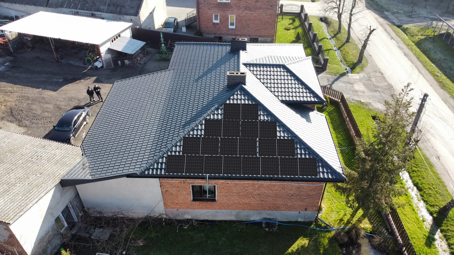 Projekt modułów fotowoltaicznych dopasowany do złożonej połaci dachu